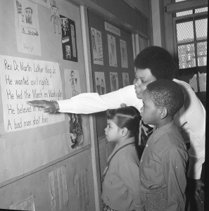 Paraprofessional Doris Hunter teaches about the life of Dr. Martin Luther King, Jr. at PS 25 in Brooklyn in 1970. Many paraprofessionals took the lead in bringing African-American, Latino, and Asian-American history and culture into public schools in New York City. United Federation of Teachers. Credit: Hans Weissenstein Negatives Collection, Tamiment Library and Robert F. Wagner Labor Archives, NYU.
