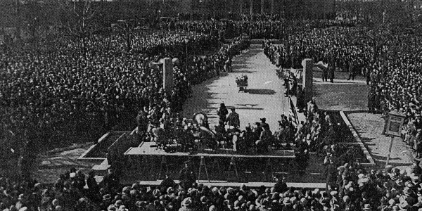 Thousands gather at McPherson Square in the Kensington section of Philadelphia on March 9, 1930, for the funeral of slain striker. American Federation of Hosiery Workers Records, Wisconsin Historical Society, Madison, Wisconsin.
