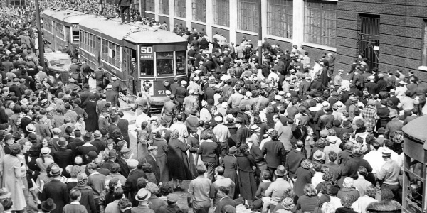 Crowds outside Apex Hosiery Mill tie up traffic as strikers took possession of mill, May 6, 1937. Courtesy of Special Collections Research Center. Temple University Libraries, Philadelphia, PA.